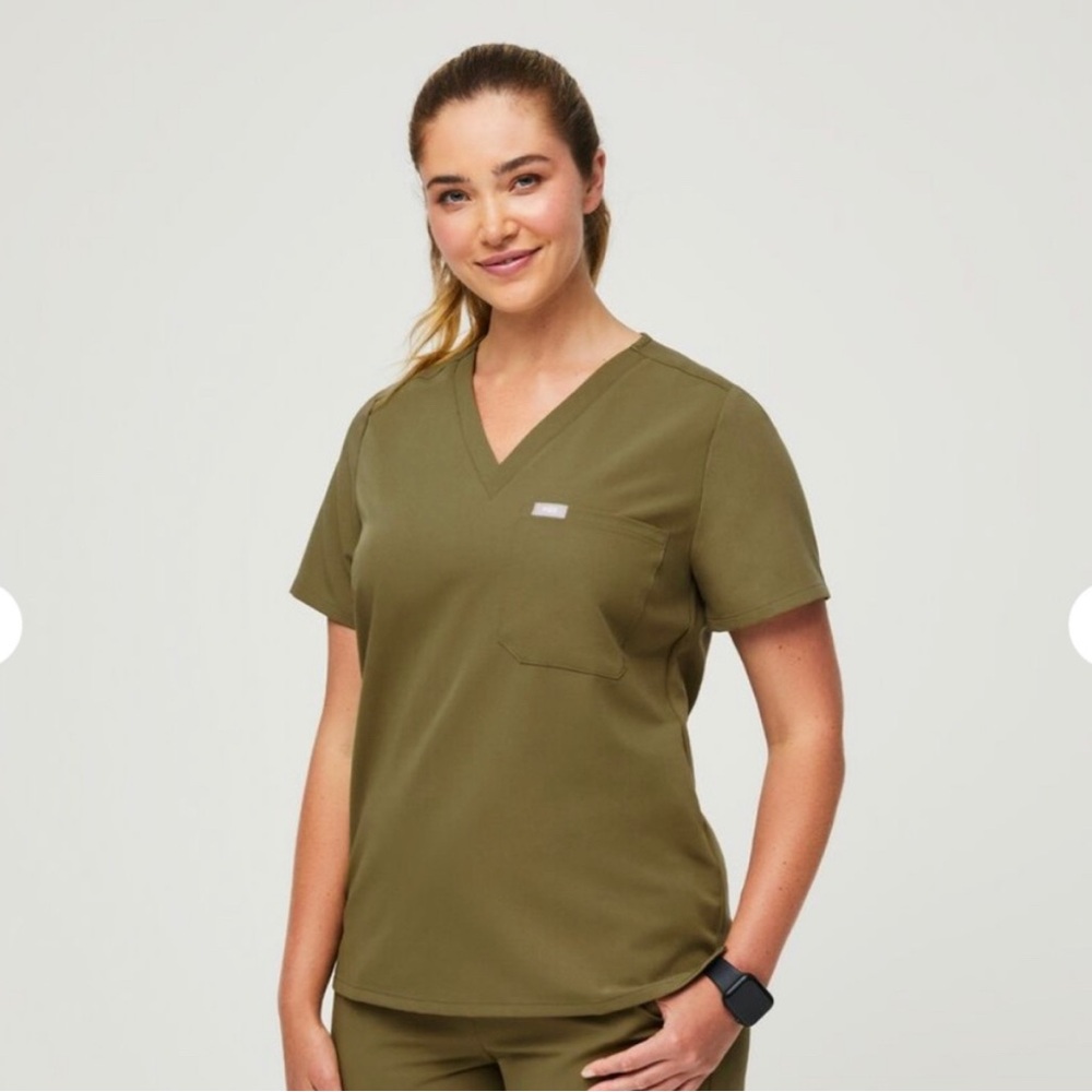 FIGS Women’s Martini Olive Catarina One-Pocket Scrub Top Size Medium